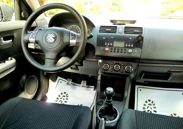 Suzuki Swift cena 13900 przebieg: 211000, rok produkcji 2005 z Jelcz-Laskowice małe 407